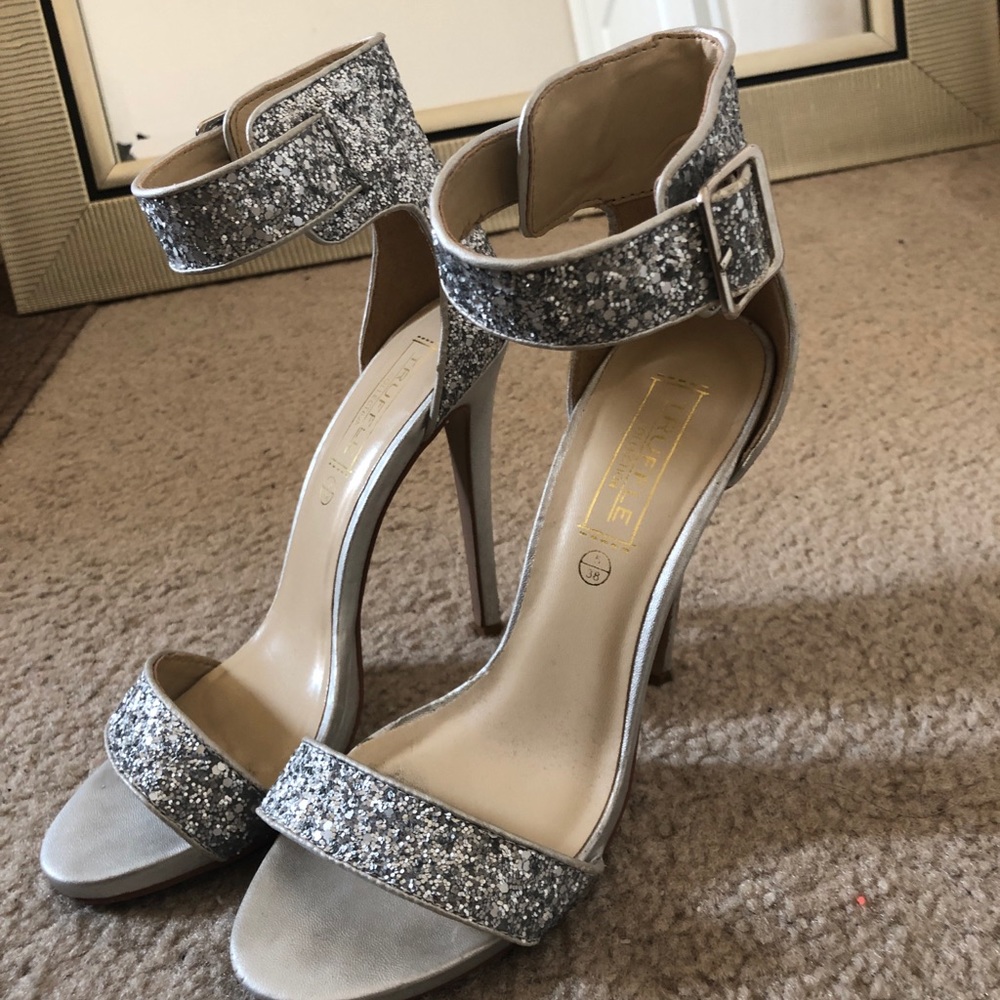 Truffle Collection Silver Heels - Picture 2 of 4
